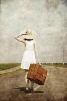 Девочка с чемоданом