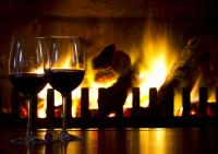 Бокалы у камина