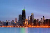 Ночной город на берегу реки