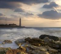 Маяк и облачное небо