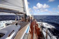 Лодка в море