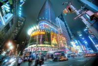 Реклама на улицах ночного города