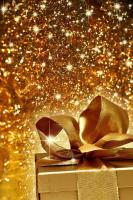 Подарок в золотистой коробке