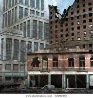 Разрушенные здания на улице города