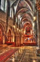 Интерьер храма с фресками