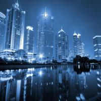 Ночные огни улиц мегаполиса