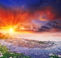 Оранжевый рассвет на озере