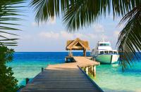 Катер у причала