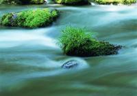 Водопад с бирюзовой водой