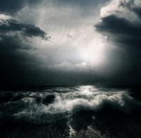 Гроза на море