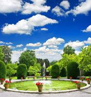 Фонтан в саду