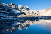 Скалы и озеро