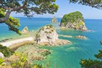 Скалы в море