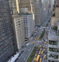 Современная улица большого города