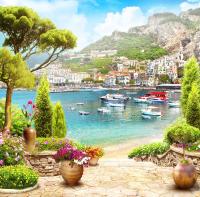 Зеленая бухта у города