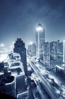 Панорама ночной улицы большого города