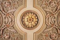 Узор из фигурной лепки