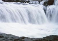Бурлящий водопад
