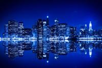 Отражение мегаполиса в реке