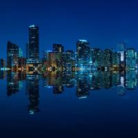 Отражение ночного города