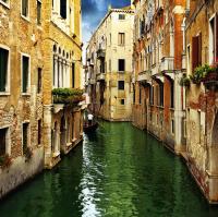 Дома на канале