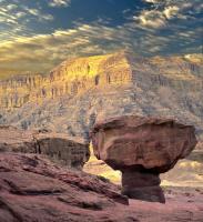 Закат над скалами