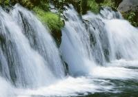 Бурлящий водопад